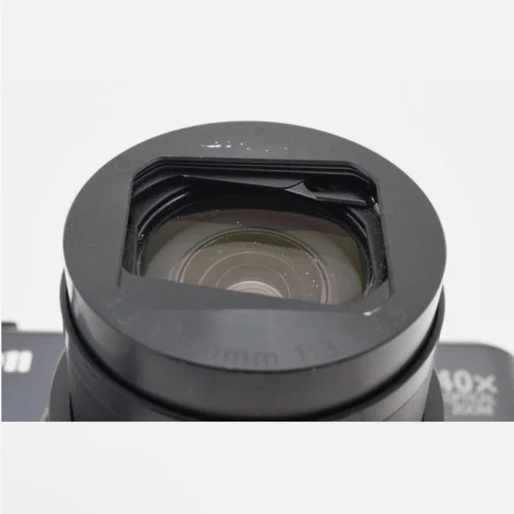 Canon SX720 HS Black Digital Camera - Picture 8 of 13